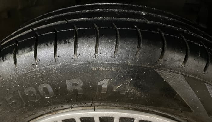2016 Maruti Swift LXI (O), CNG, Manual, 66,959 km, Right Front Tyre Tread
