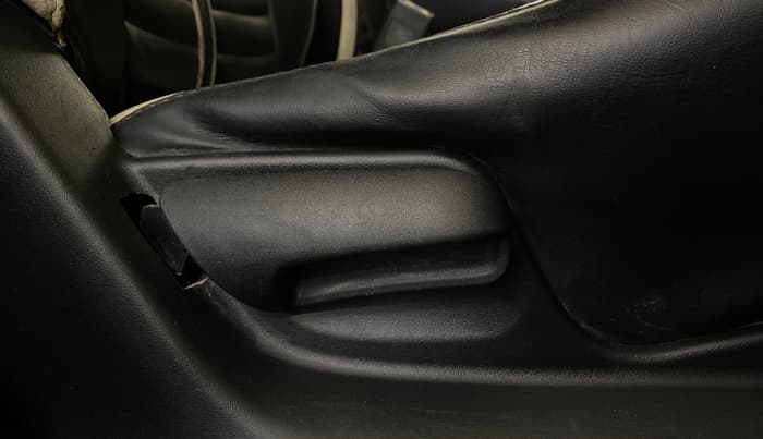 2016 Maruti Swift LXI (O), CNG, Manual, 66,959 km, Driver Side Adjustment Panel