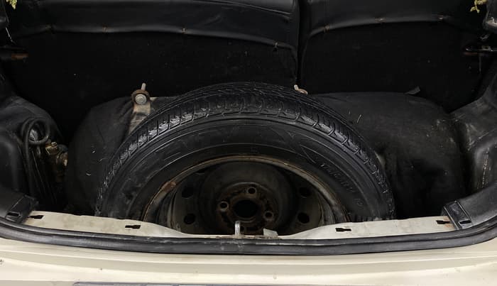 2016 Maruti Swift LXI (O), CNG, Manual, 66,959 km, Boot Inside