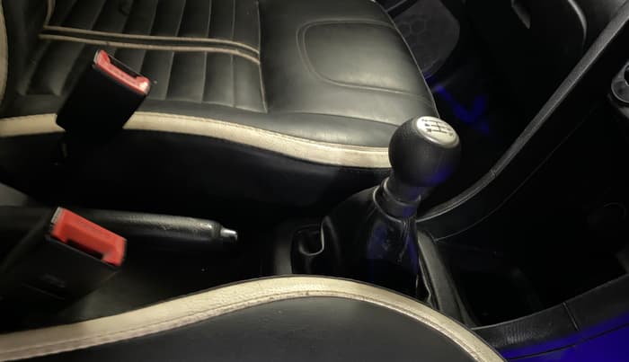 2016 Maruti Swift LXI (O), CNG, Manual, 66,959 km, Gear Lever