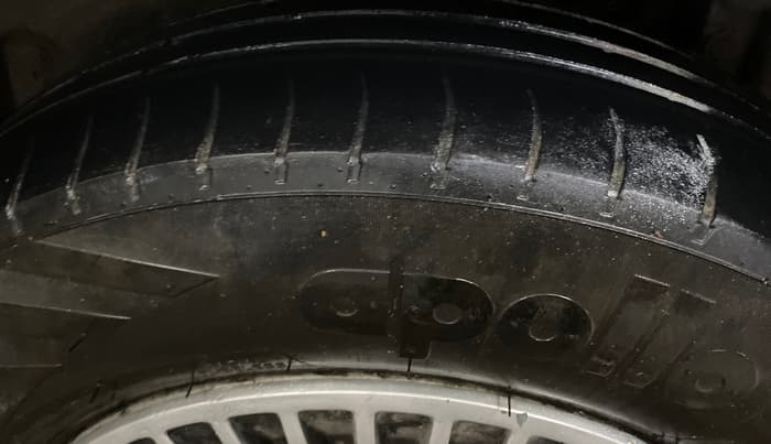 2016 Maruti Swift LXI (O), CNG, Manual, 66,959 km, Left Rear Tyre Tread