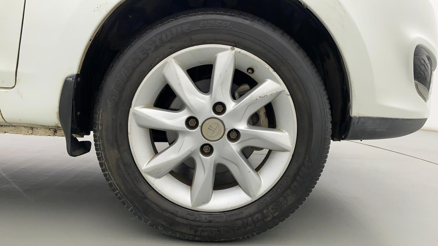 2016 Tata Zest XT RT, Petrol, Manual, 42,556 km, Right Front Wheel