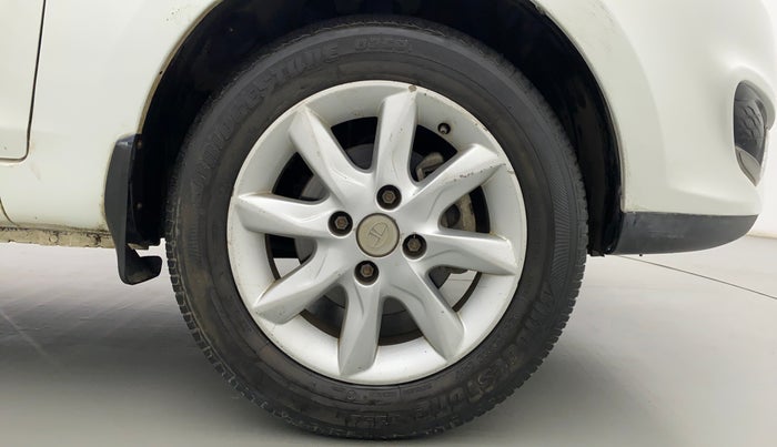 2016 Tata Zest XT RT, Petrol, Manual, 42,556 km, Right Front Wheel