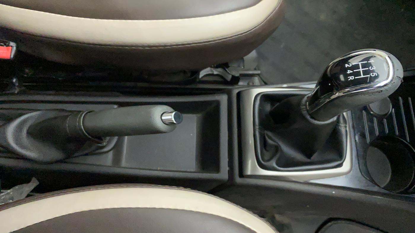 2016 Tata Zest XT RT, Petrol, Manual, 42,556 km, Gear Lever