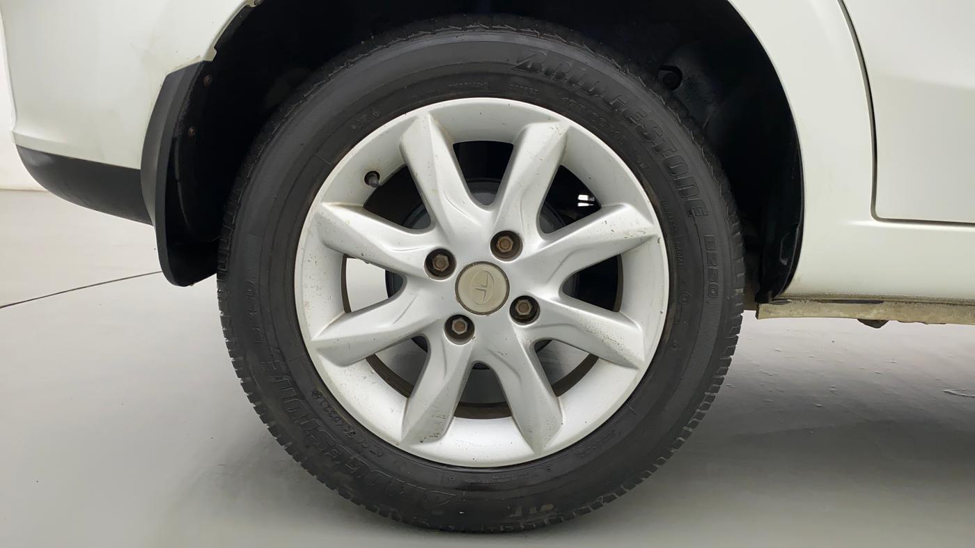 2016 Tata Zest XT RT, Petrol, Manual, 42,556 km, Right Rear Wheel
