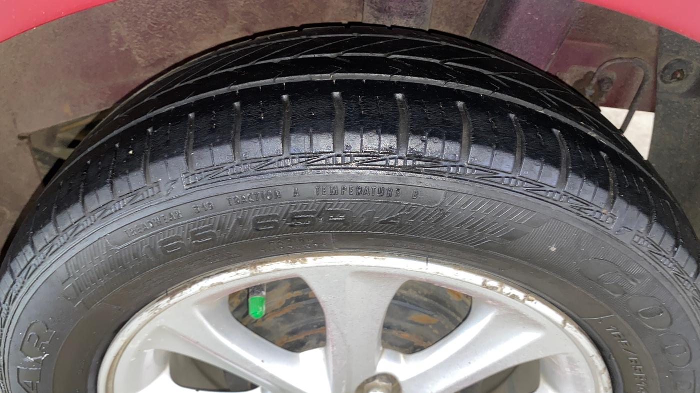 2015 Hyundai Grand i10 ASTA AT 1.2 KAPPA VTVT, CNG, Automatic, 90,155 km, Left Rear Tyre Tread