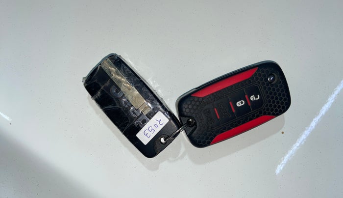 2021 Jeep Compass SPORT 1.4 PETROL DCT, Petrol, Automatic, 1,13,112 km, Key Close Up