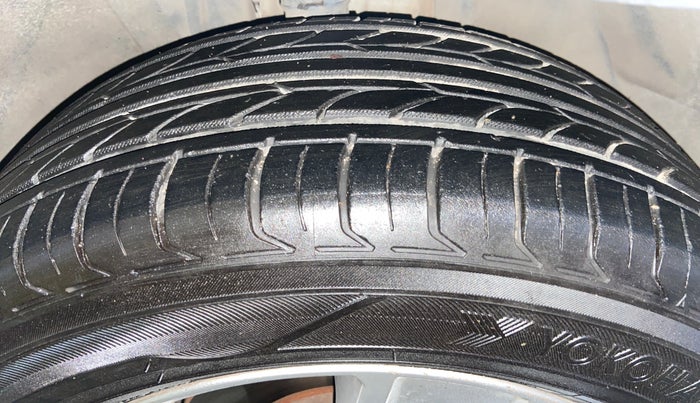 2021 Jeep Compass SPORT 1.4 PETROL DCT, Petrol, Automatic, 1,13,112 km, Right Front Tyre Tread