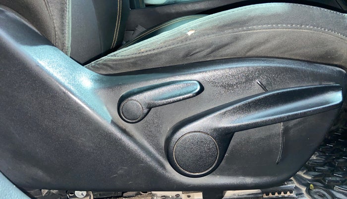 2021 Jeep Compass SPORT 1.4 PETROL DCT, Petrol, Automatic, 1,13,112 km, Driver Side Adjustment Panel