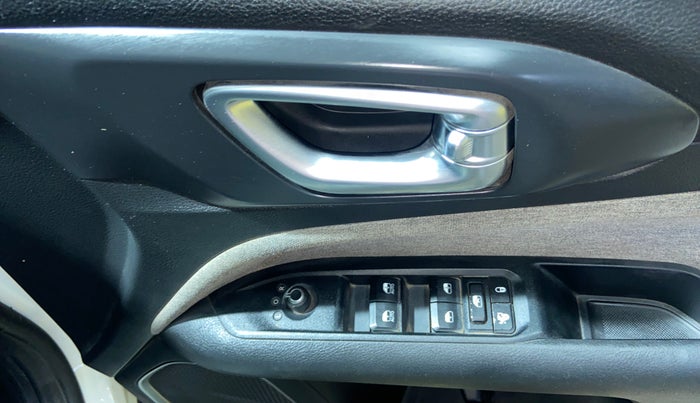 2021 Jeep Compass SPORT 1.4 PETROL DCT, Petrol, Automatic, 1,13,112 km, Driver Side Door Panels Control