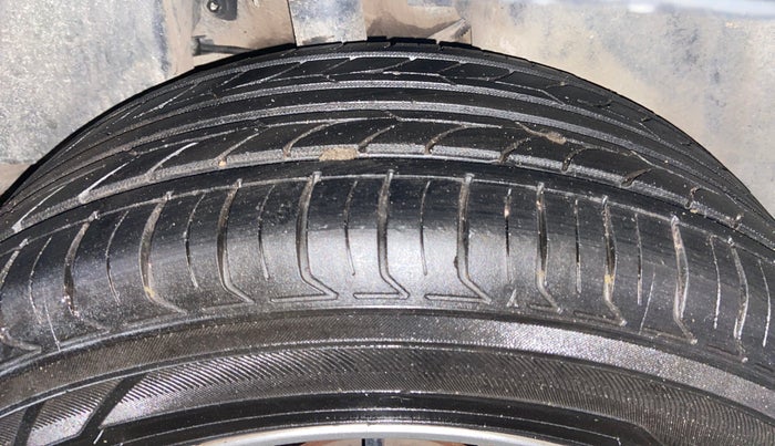 2021 Jeep Compass SPORT 1.4 PETROL DCT, Petrol, Automatic, 1,13,112 km, Right Rear Tyre Tread