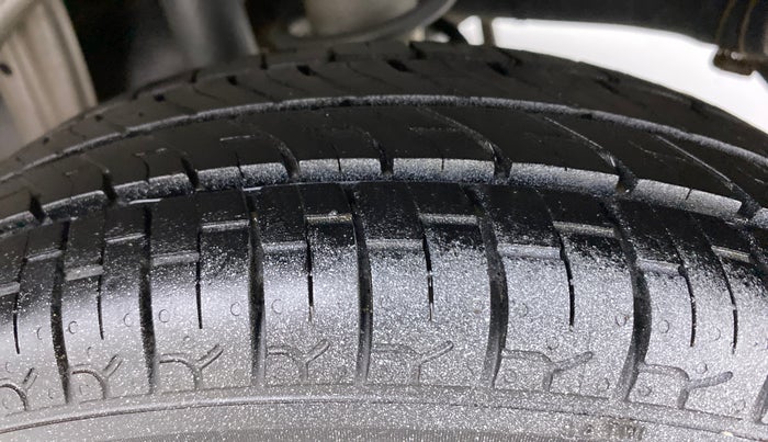 2013 Maruti Alto 800 LXI, Petrol, Manual, 60,908 km, Left Rear Tyre Tread