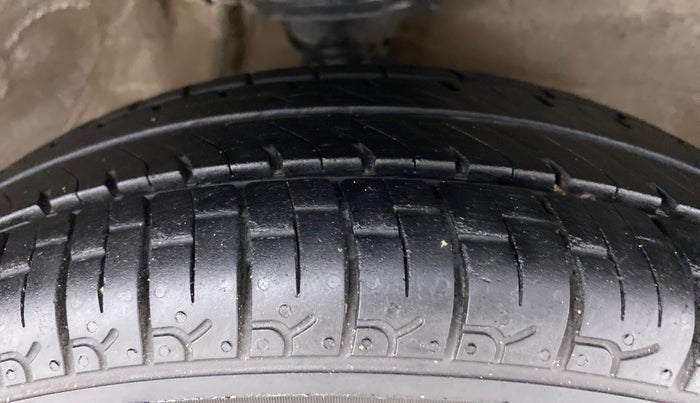 2013 Maruti Alto 800 LXI, Petrol, Manual, 60,908 km, Right Front Tyre Tread