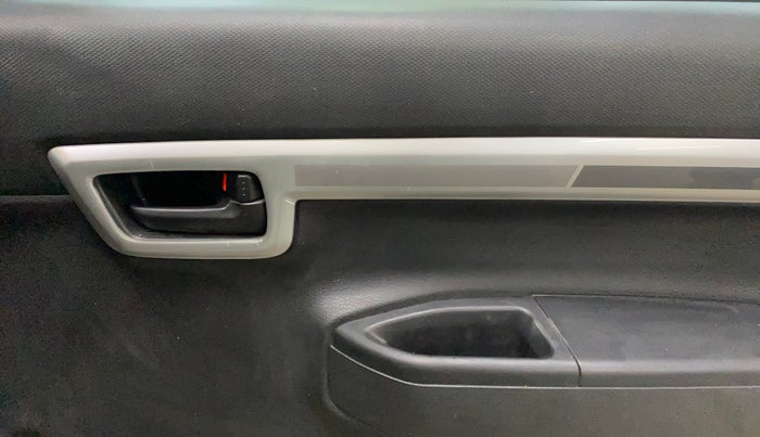 2021 Maruti S PRESSO VXI+, CNG, Manual, 66,800 km, Driver Side Door Panels Control