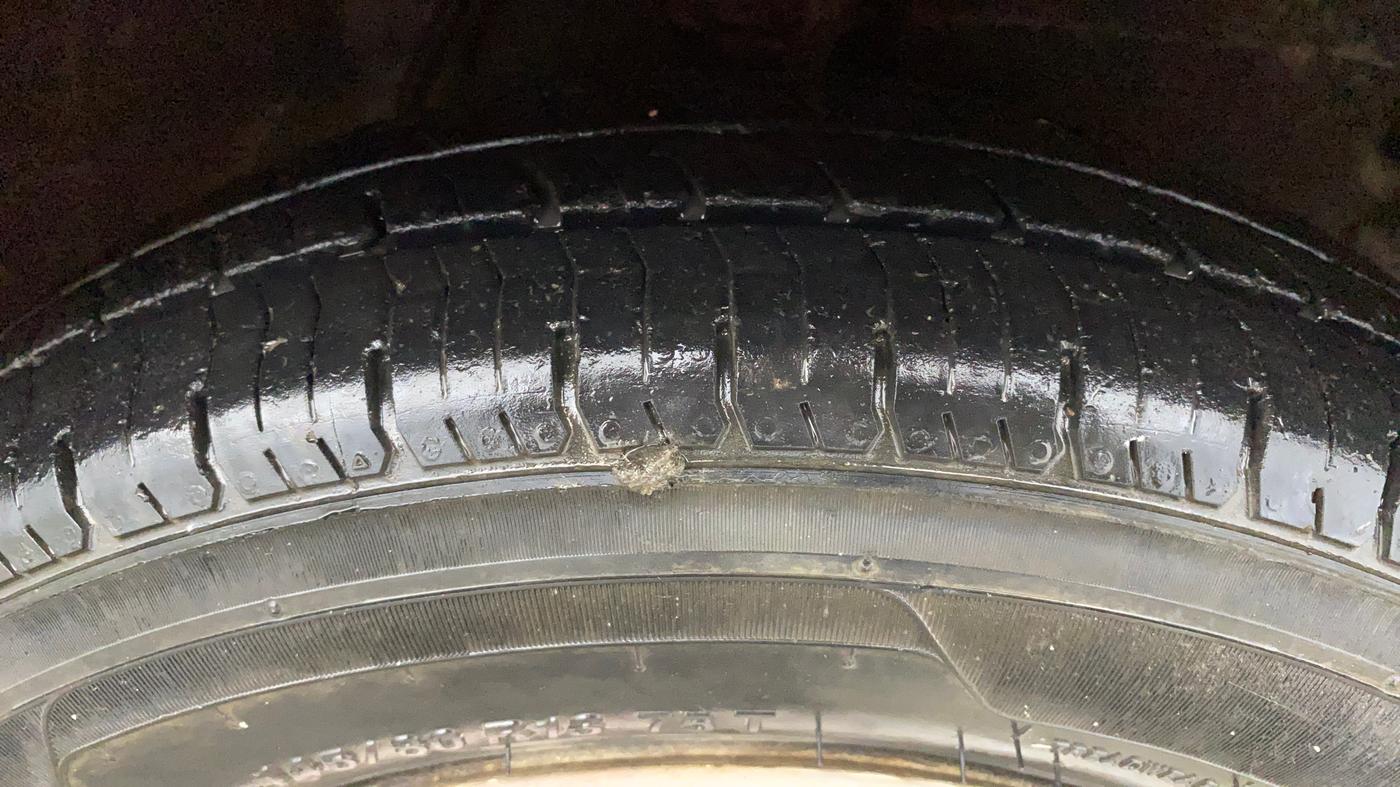 2014 Hyundai i10 MAGNA 1.1, Petrol, Manual, 27,221 km, Right Front Tyre Tread