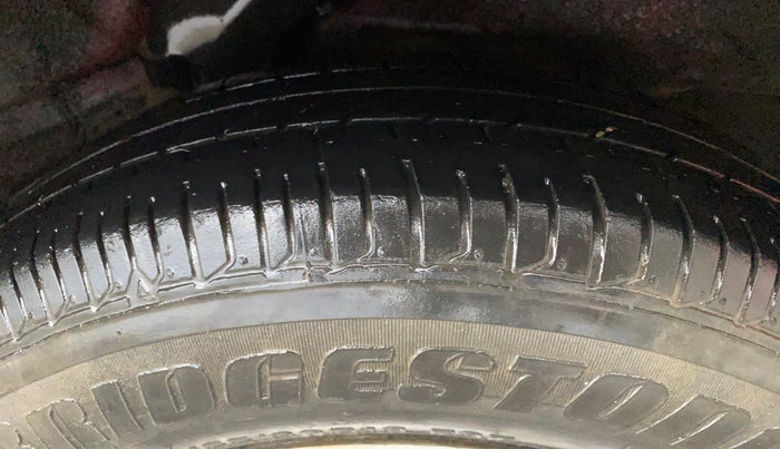 2014 Hyundai i10 MAGNA 1.1, Petrol, Manual, 27,221 km, Left Rear Tyre Tread