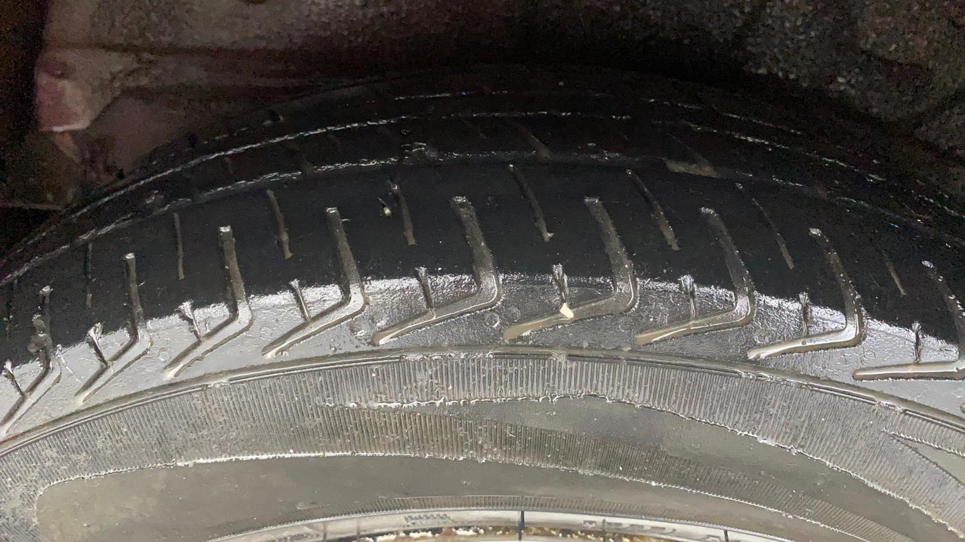 2014 Hyundai i10 MAGNA 1.1, Petrol, Manual, 27,221 km, Right Rear Tyre Tread