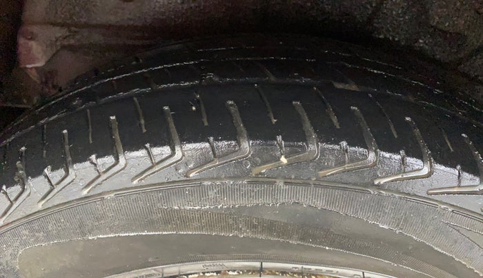 2014 Hyundai i10 MAGNA 1.1, Petrol, Manual, 27,221 km, Right Rear Tyre Tread