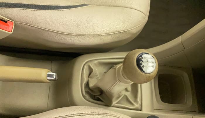 2015 Maruti Swift Dzire VXI, Petrol, Manual, 84,333 km, Gear Lever