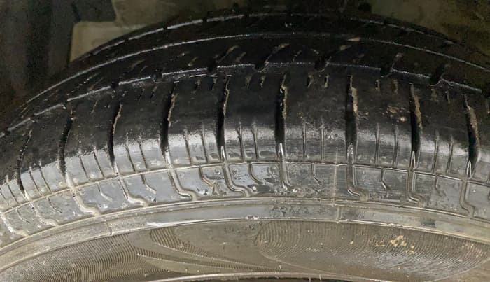 2015 Maruti Swift Dzire VXI, Petrol, Manual, 84,333 km, Left Front Tyre Tread