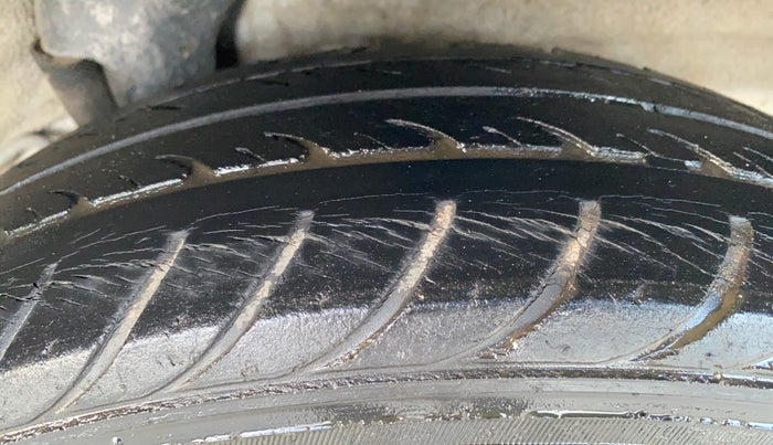 2013 Hyundai i10 MAGNA 1.1, Petrol, Manual, 33,601 km, Left Rear Tyre Tread