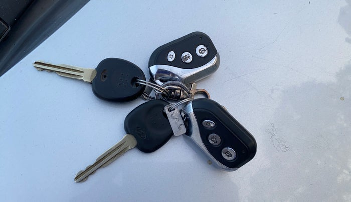 2013 Hyundai i10 MAGNA 1.1, Petrol, Manual, 33,601 km, Key Close Up