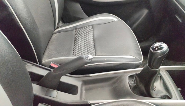 2017 Maruti Baleno DELTA PETROL 1.2, Petrol, Manual, 1,06,700 km, Gear Lever