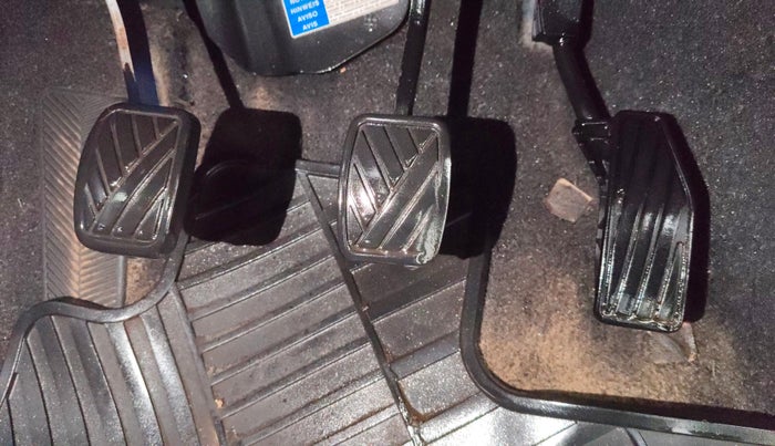 2017 Maruti Baleno DELTA PETROL 1.2, Petrol, Manual, 1,06,700 km, Pedals