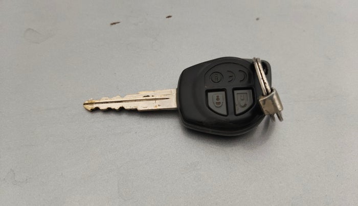 2017 Maruti Baleno DELTA PETROL 1.2, Petrol, Manual, 1,06,700 km, Key Close Up