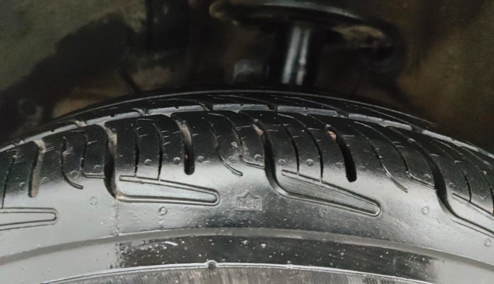 2017 Maruti Baleno DELTA PETROL 1.2, Petrol, Manual, 1,06,700 km, Left Front Tyre Tread