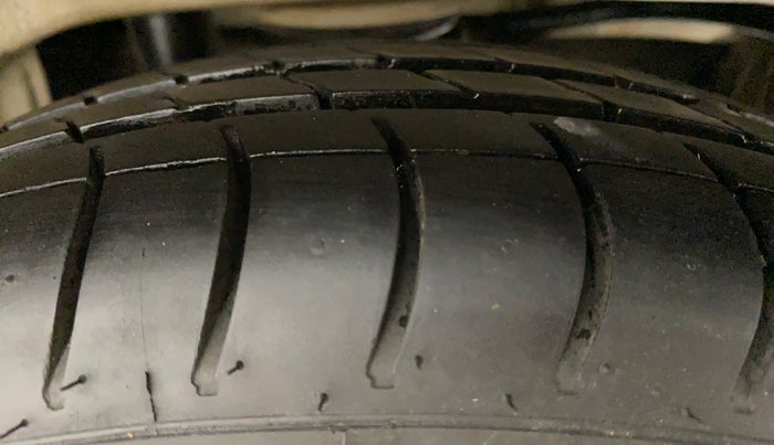 2017 Maruti Alto 800 LXI CNG, CNG, Manual, 48,009 km, Left Rear Tyre Tread