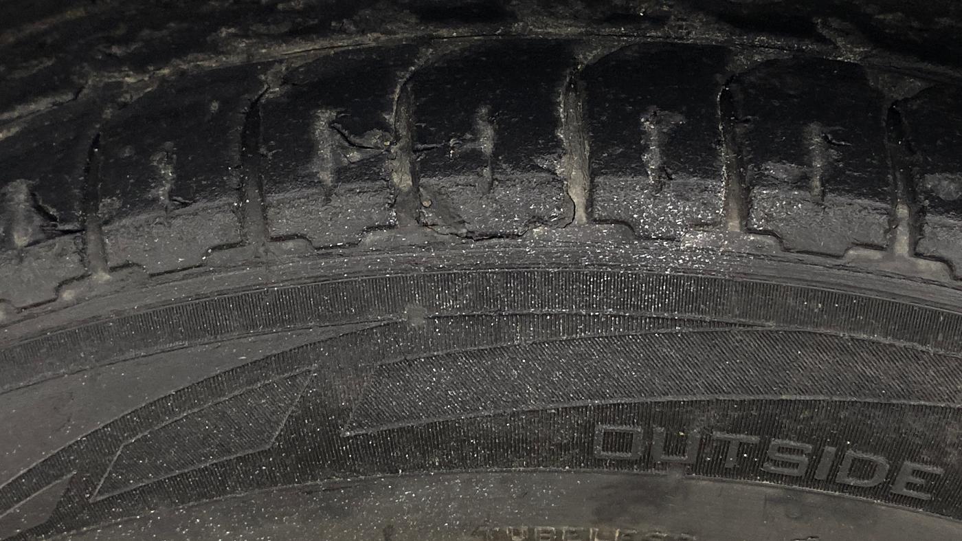 2022 Maruti IGNIS ALPHA 1.2 AMT, Petrol, Automatic, 34,510 km, Left Front Tyre Tread