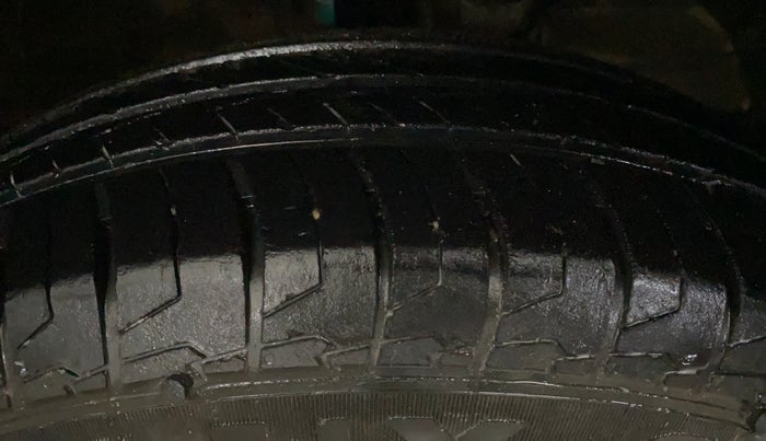 2022 Maruti Dzire VXI, Petrol, Manual, 24,232 km, Right Front Tyre Tread