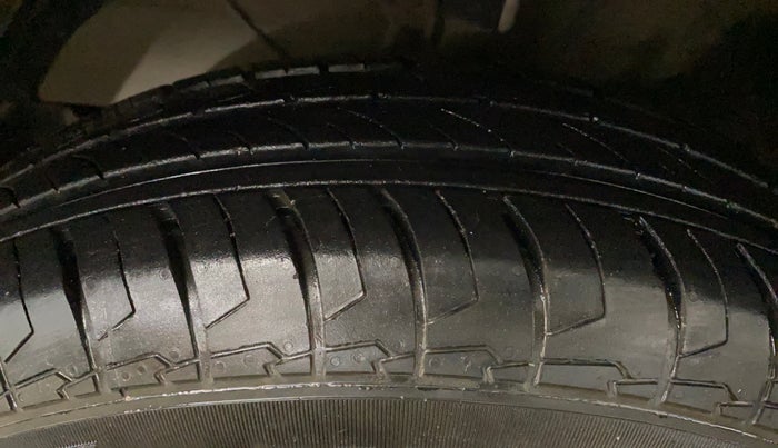 2022 Maruti Dzire VXI, Petrol, Manual, 24,232 km, Left Front Tyre Tread