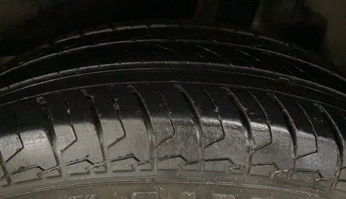 2022 Maruti Dzire VXI, Petrol, Manual, 24,232 km, Left Rear Tyre Tread