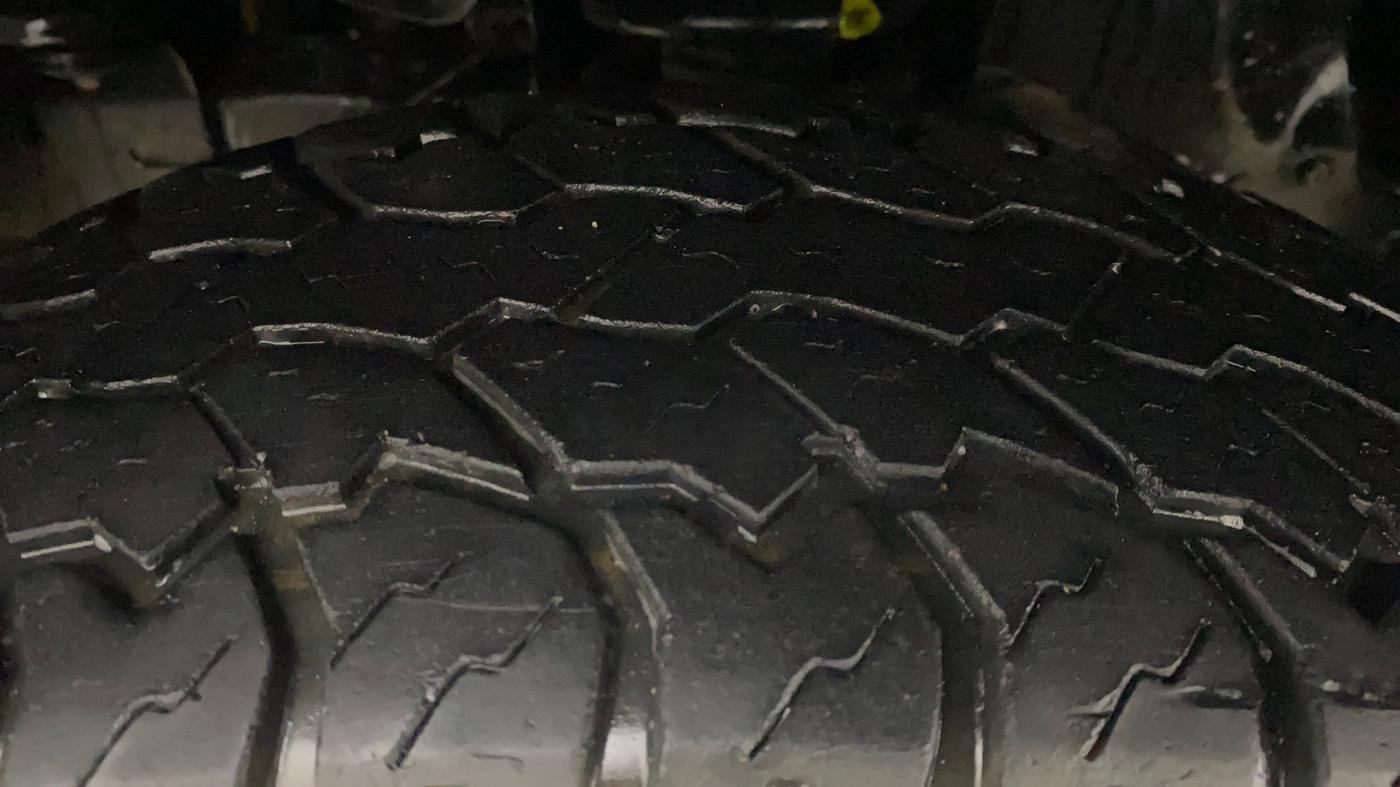 2017 Mahindra TUV300 T8 AMT, Diesel, Automatic, 95,597 km, Left Front Tyre Tread