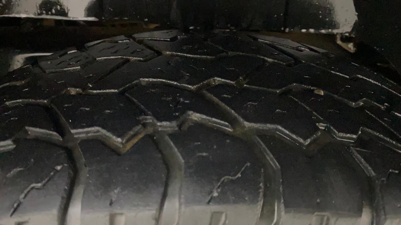 2017 Mahindra TUV300 T8 AMT, Diesel, Automatic, 95,597 km, Left Rear Tyre Tread