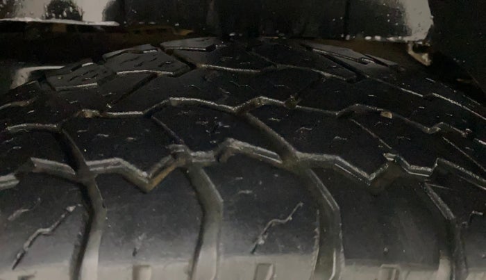 2017 Mahindra TUV300 T8 AMT, Diesel, Automatic, 95,597 km, Left Rear Tyre Tread