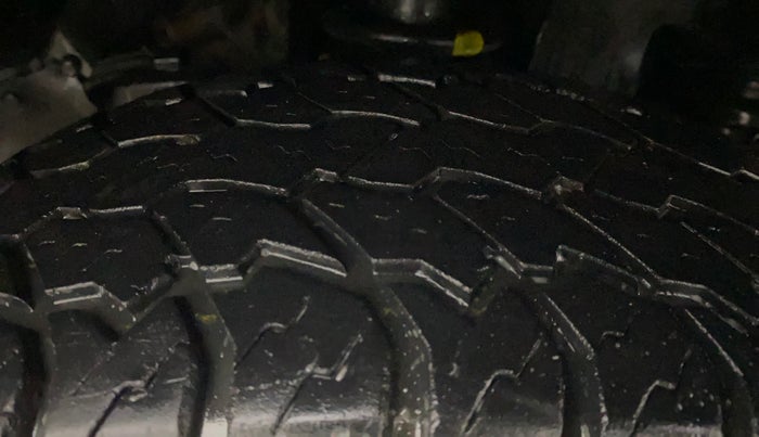 2017 Mahindra TUV300 T8 AMT, Diesel, Automatic, 95,597 km, Right Front Tyre Tread