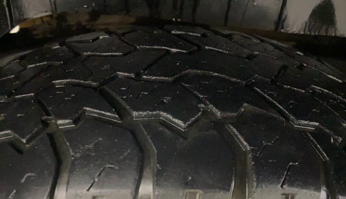 2017 Mahindra TUV300 T8 AMT, Diesel, Automatic, 95,597 km, Right Rear Tyre Tread