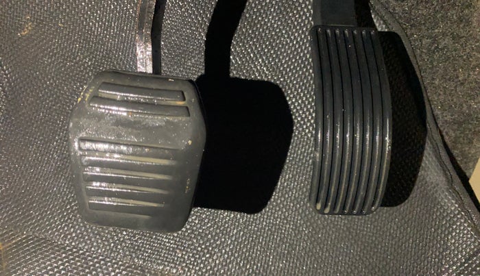 2017 Mahindra TUV300 T8 AMT, Diesel, Automatic, 95,597 km, Pedals