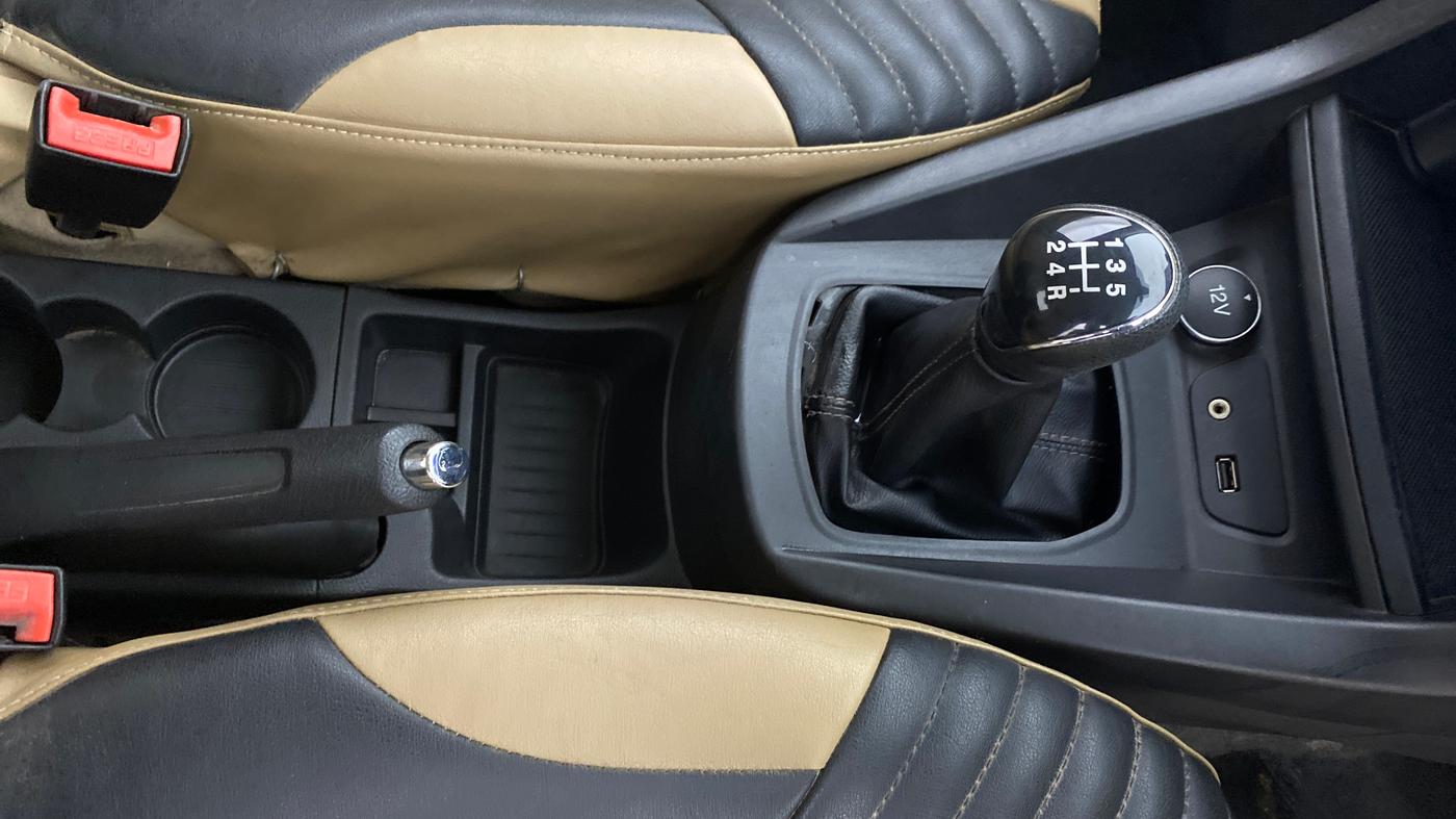 2019 Ford Figo Aspire TITANIUM 1.2 PETROL, CNG, Manual, 1,11,407 km, Gear Lever