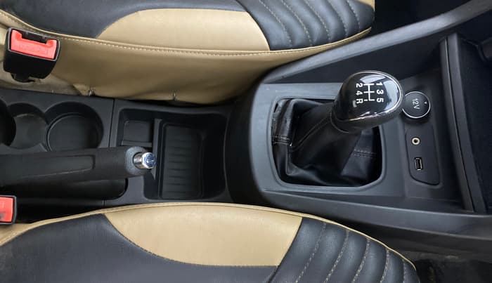 2019 Ford Figo Aspire TITANIUM 1.2 PETROL, CNG, Manual, 1,11,407 km, Gear Lever