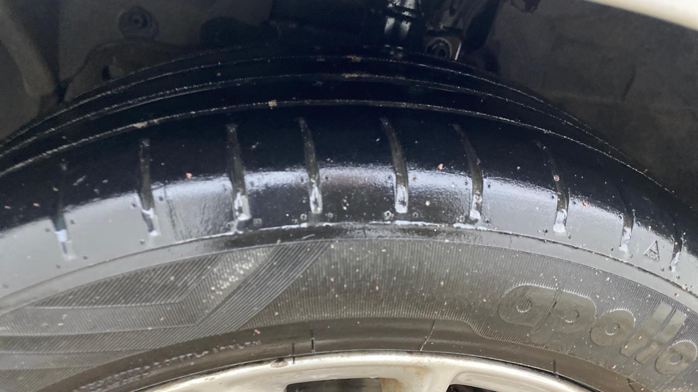 2019 Ford Figo Aspire TITANIUM 1.2 PETROL, CNG, Manual, 1,11,407 km, Left Front Tyre Tread