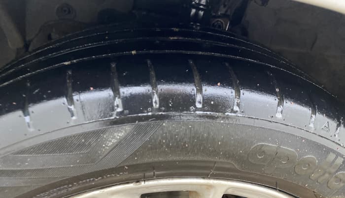 2019 Ford Figo Aspire TITANIUM 1.2 PETROL, CNG, Manual, 1,11,407 km, Left Front Tyre Tread