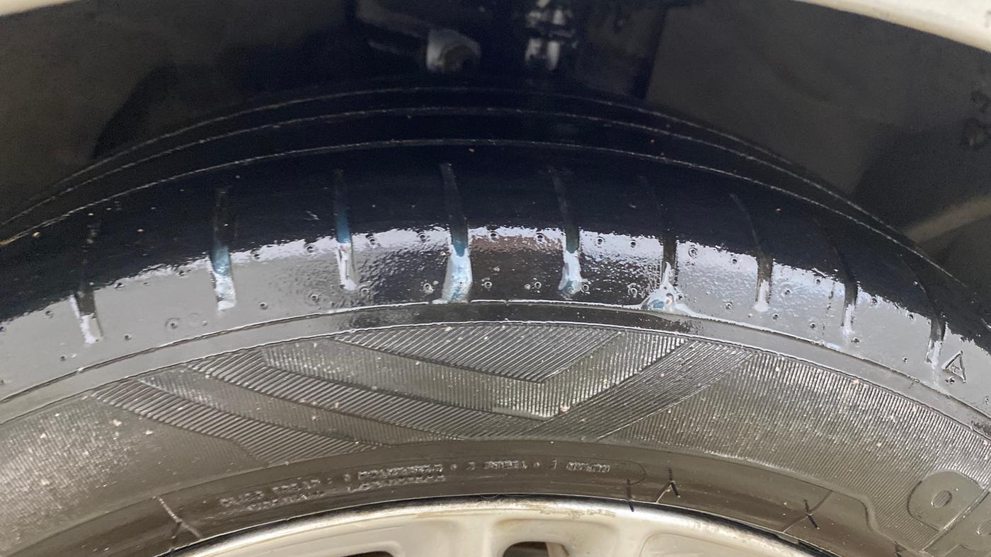 2019 Ford Figo Aspire TITANIUM 1.2 PETROL, CNG, Manual, 1,11,407 km, Right Front Tyre Tread