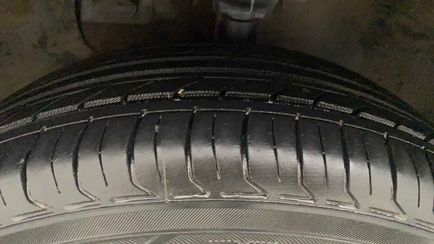 2015 Hyundai Elite i20 MAGNA 1.2, Petrol, Manual, 53,726 km, Left Front Tyre Tread