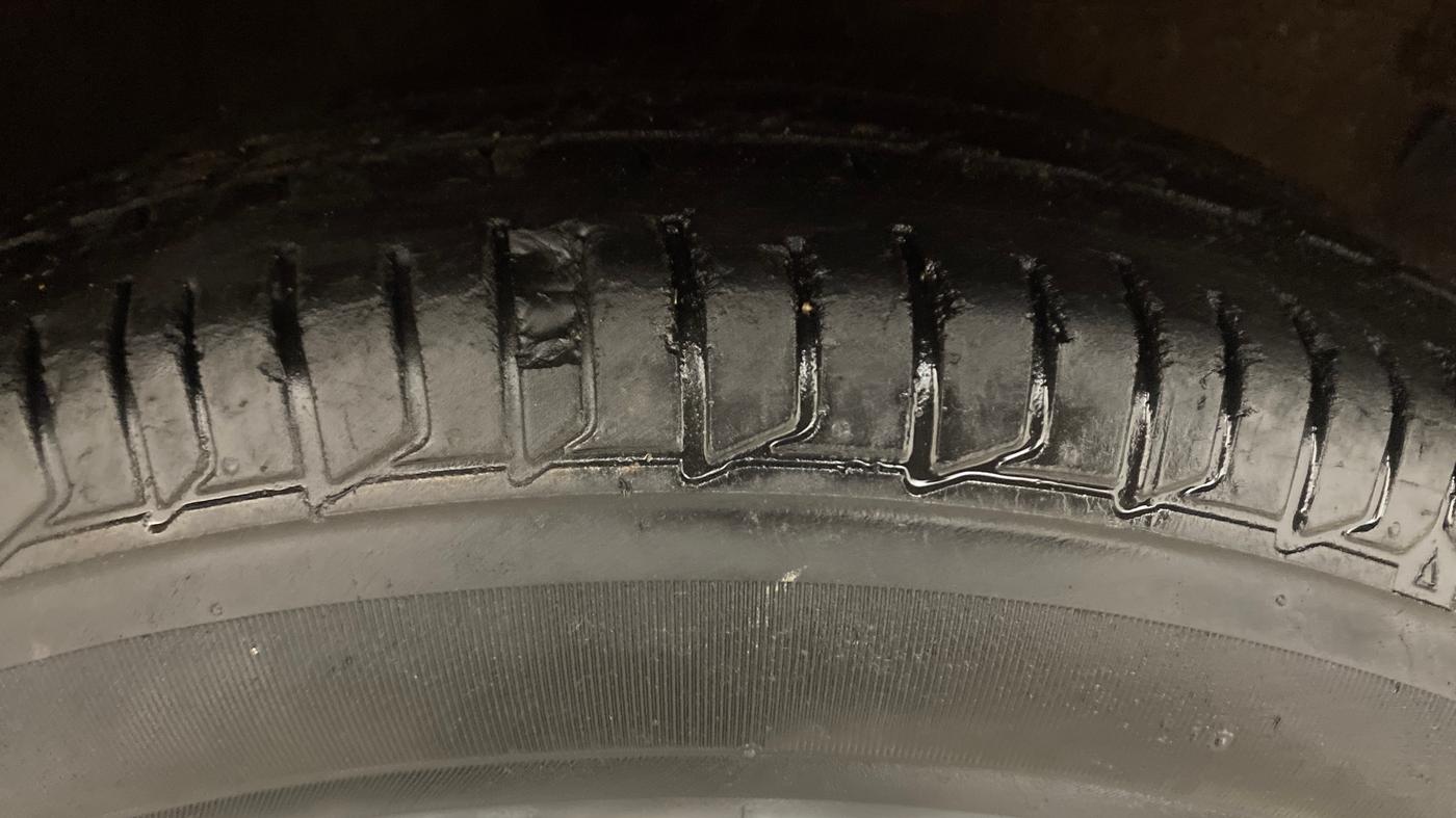 2013 Hyundai i10 MAGNA 1.2, Petrol, Manual, 1,03,426 km, Right Front Tyre Tread