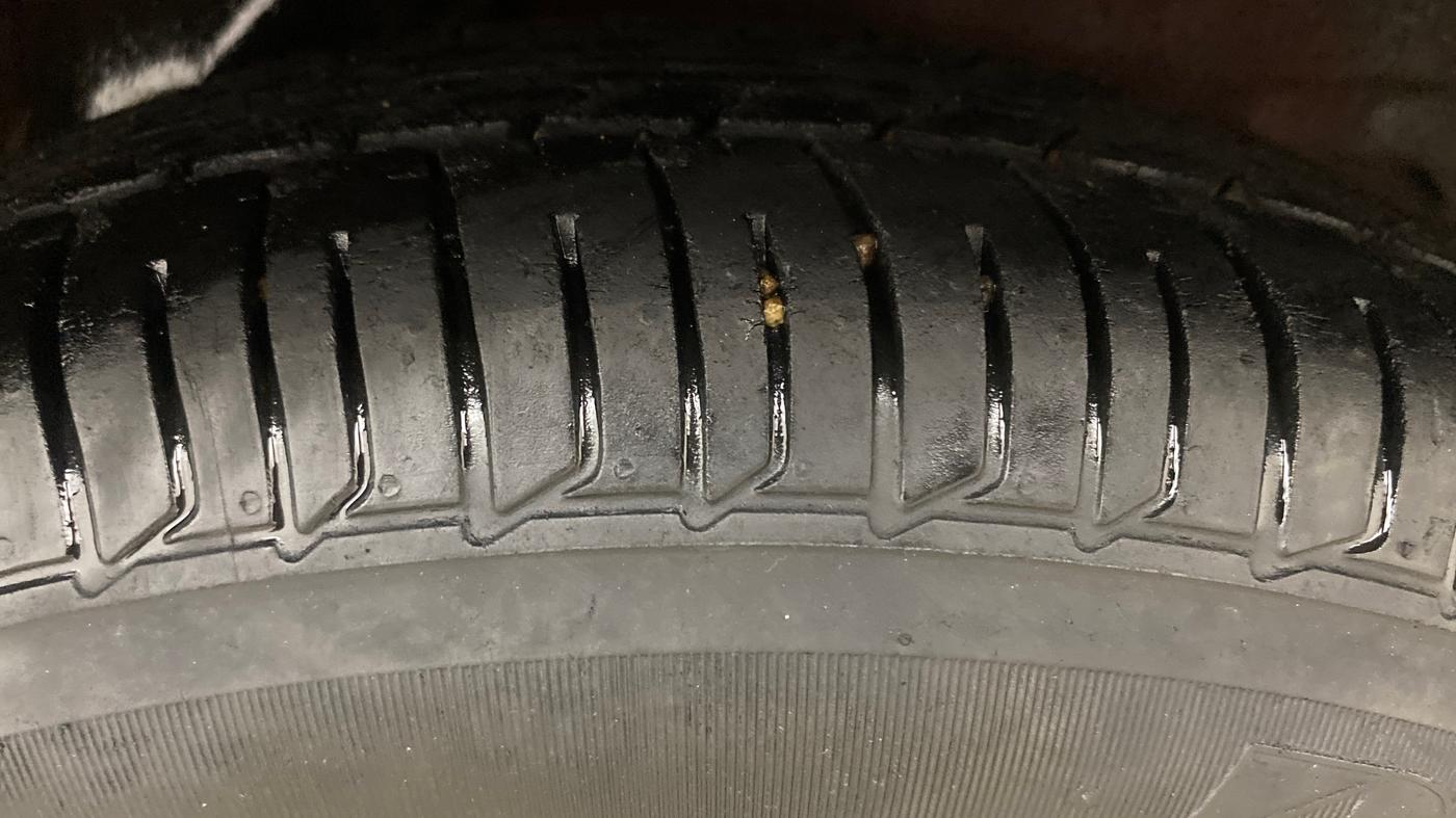 2013 Hyundai i10 MAGNA 1.2, Petrol, Manual, 1,03,426 km, Left Rear Tyre Tread