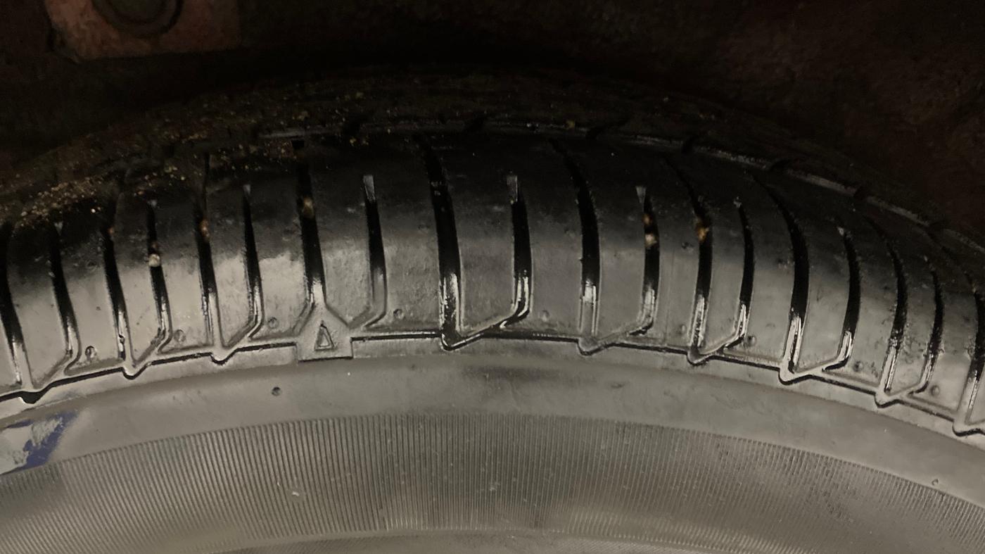2013 Hyundai i10 MAGNA 1.2, Petrol, Manual, 1,03,426 km, Right Rear Tyre Tread